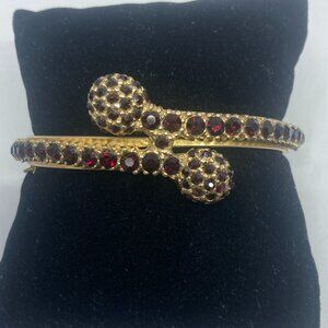 Vtg  red garnet paste rhinestone gold tone clamper bracelet